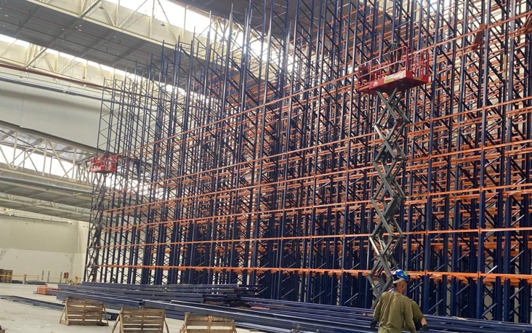 Plataformas Tijeras ALO Lift 140 WS en instalación sistemas de almacenamiento en Colombia